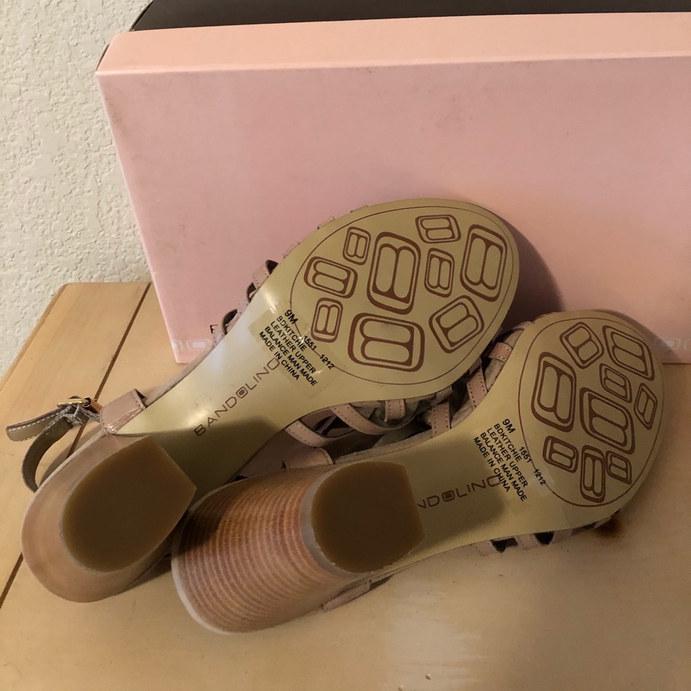 Tan leather Bandolino Sandals